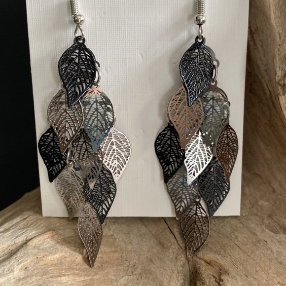 NWT- Metal Silver and Black Fall Leaf Dangle Earrings 3'x1' NWT - Picture 3 of 4